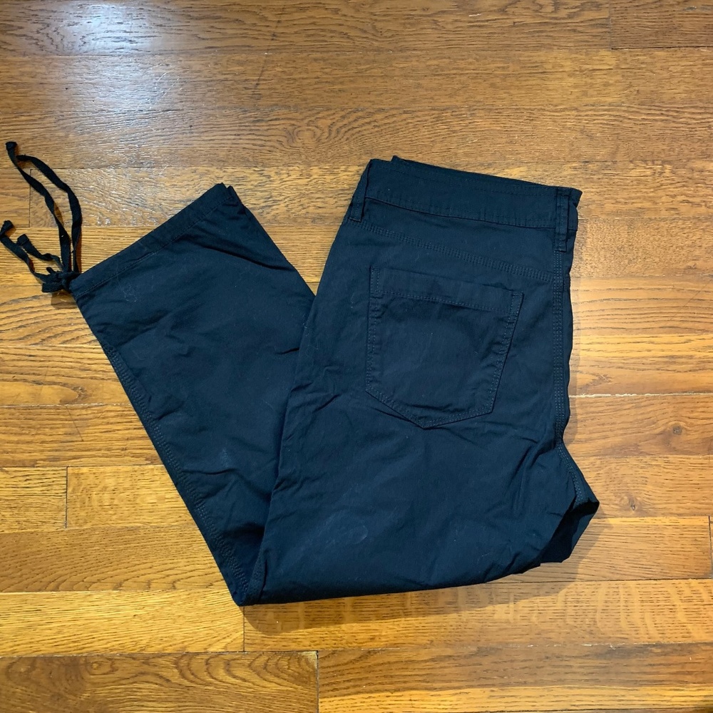 DKNY Jeans-Cropped Cargo Style Pants